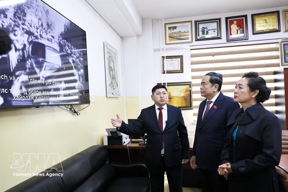 vnanet-school-named-after-president-ho-chi-minh-in-mongolia-2.jpg