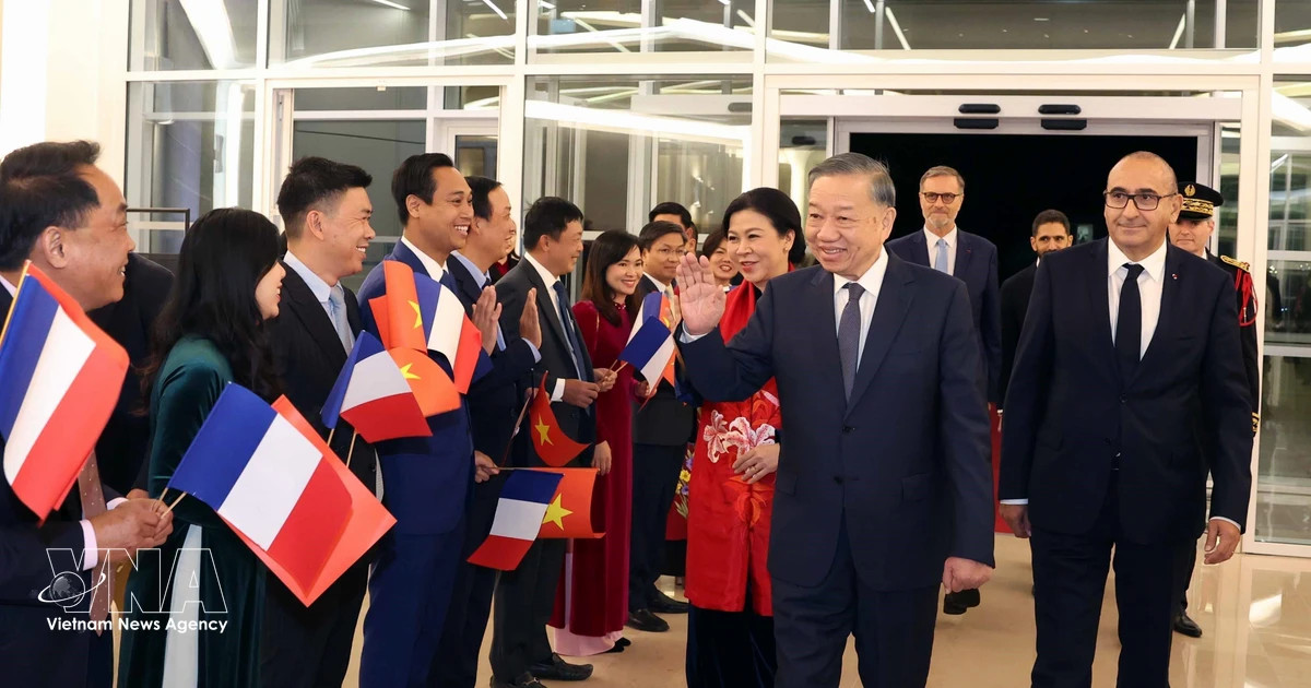 VN top leader arrives in Paris for official visit to France, Int'l Space Summit