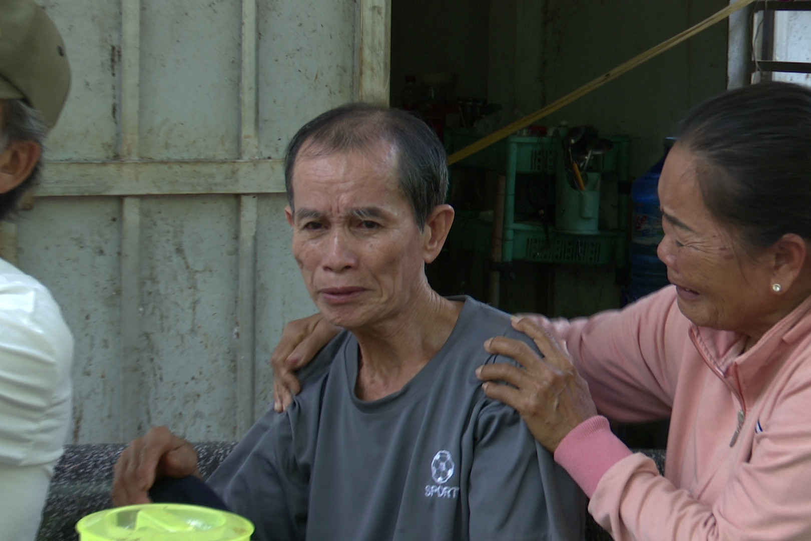 Lost for 48 years, Dong Nai man never imagined reuniting with his family