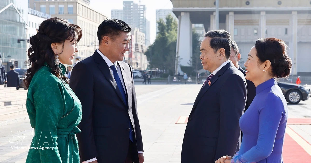 Spouses of Vietnamese, Mongolian top legislators hold meeting