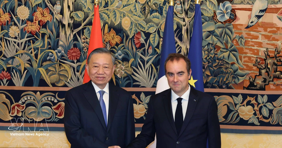 Top Vietnamese leader meets with French Prime Minister