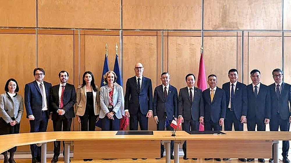Vietnam, France boost economic and financial cooperation