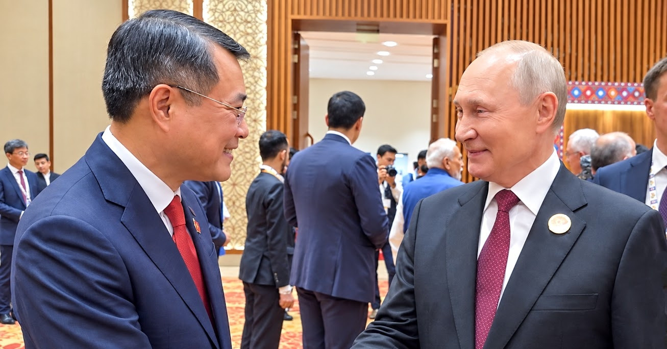 Vietnam PM Le Minh Hung meets Putin on sidelines of BRICS summit