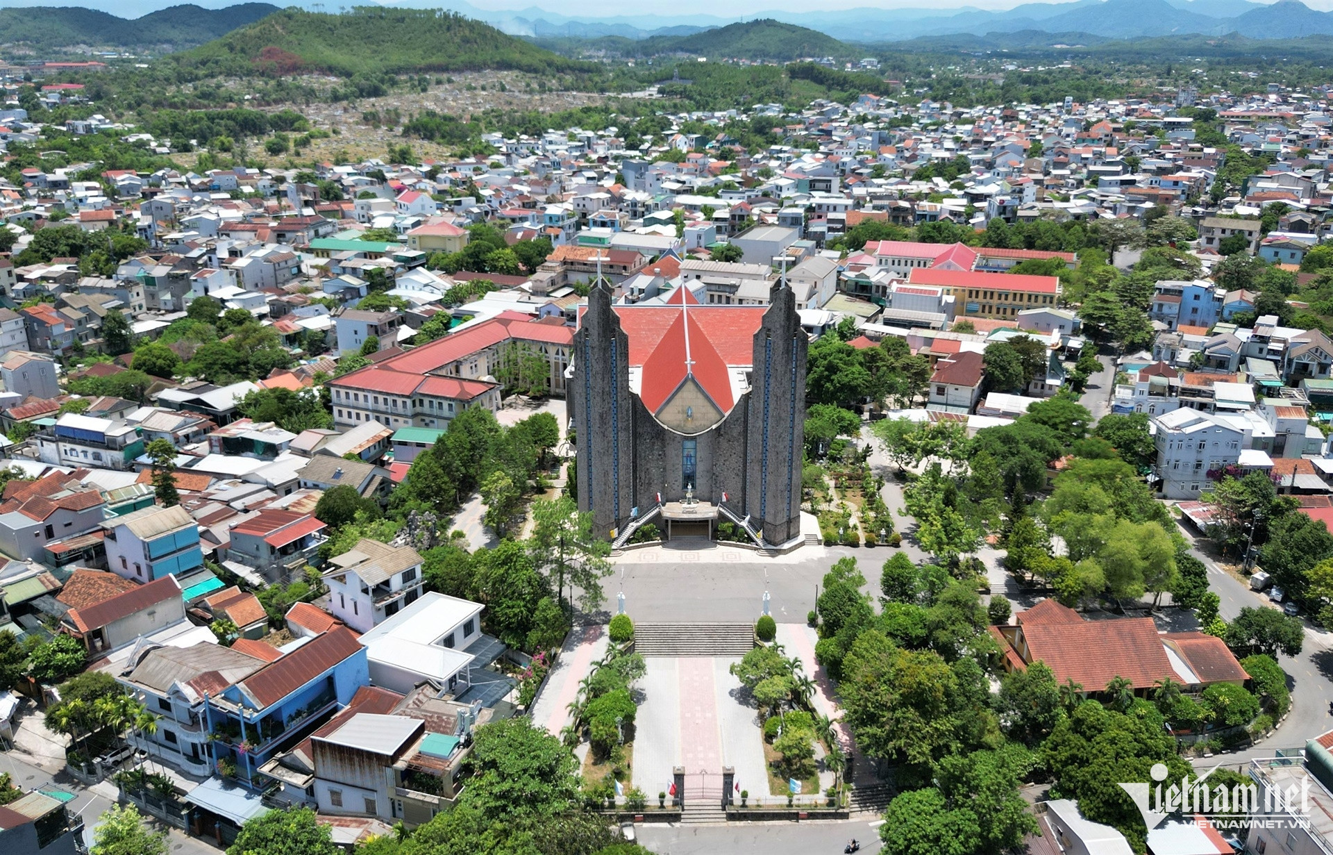 phu cam church13.jpg