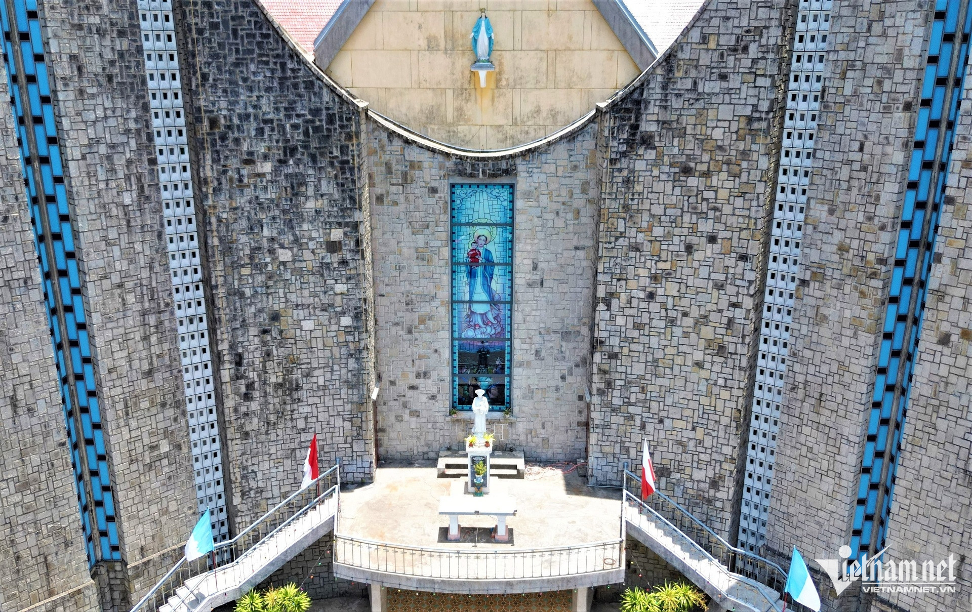 phu cam church3.jpg