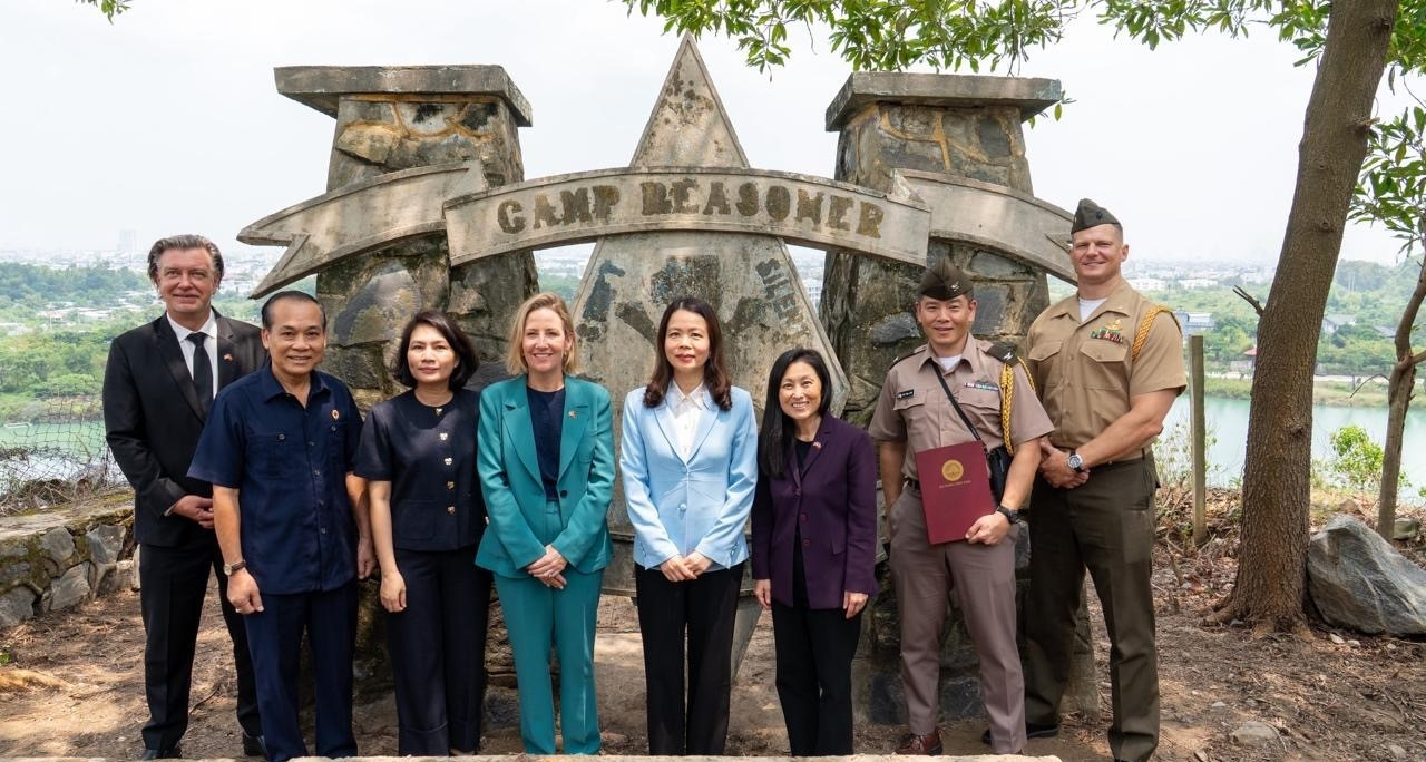 Vietnam hands former US Marine camp artifacts back to America