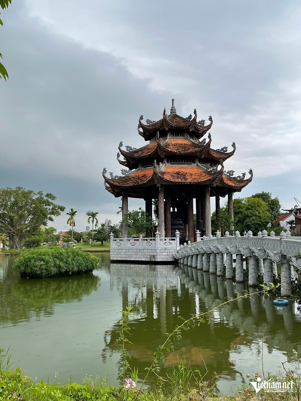 nom pagoda9.jpg