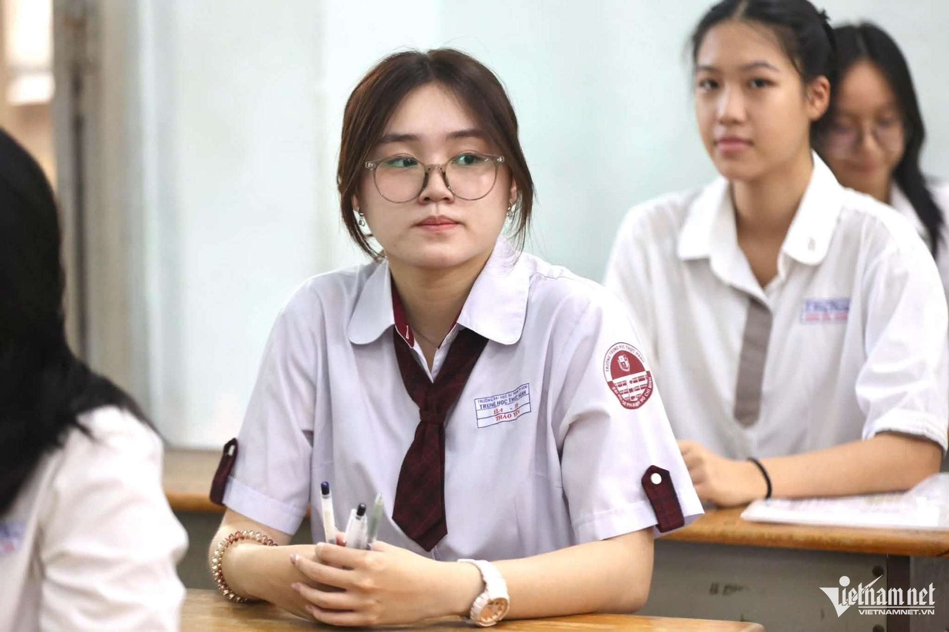 Universities lower admission cutoff scores but still lack students