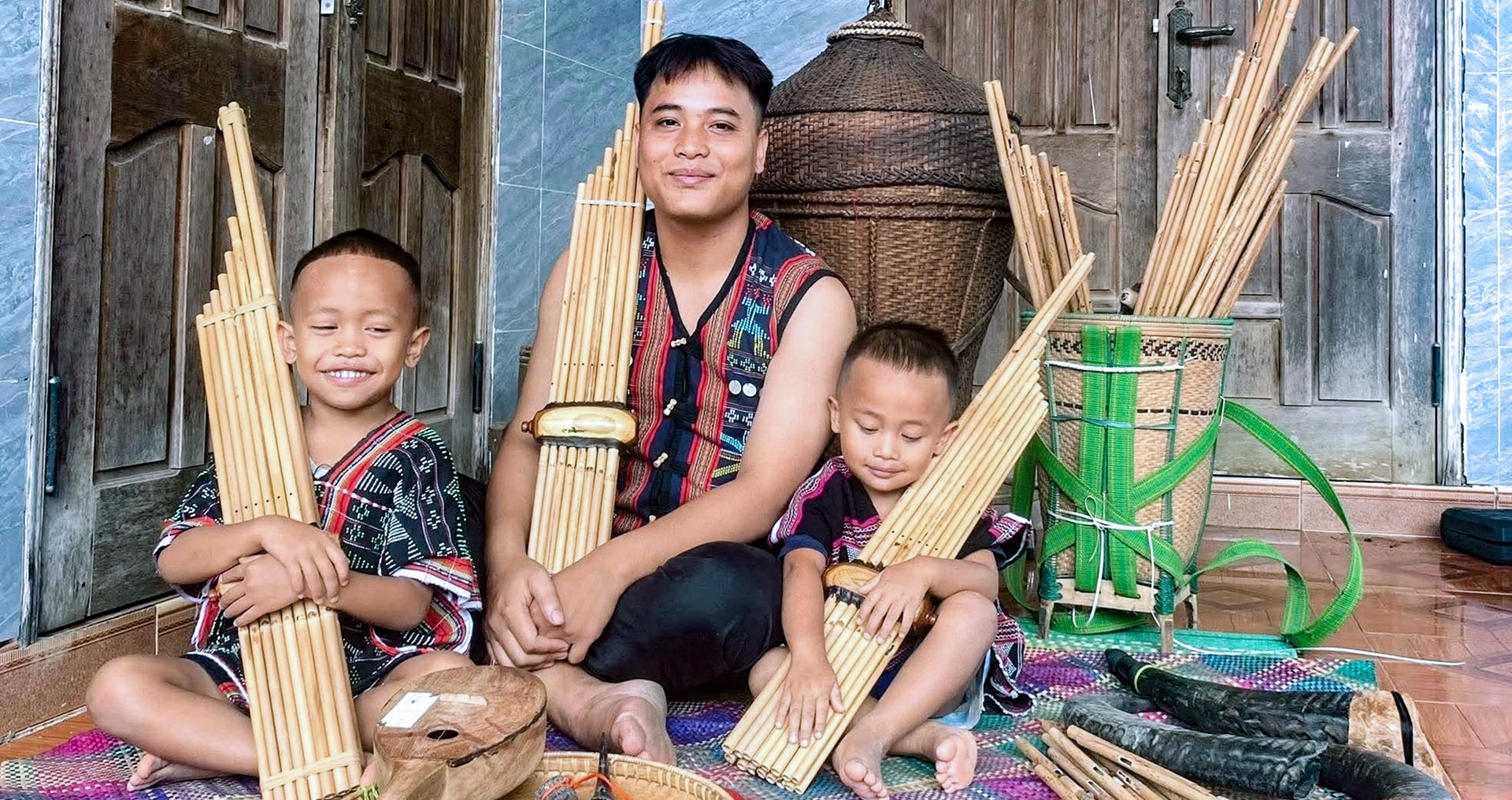 Vietnamese student revives Ta Oi instruments by hand and online