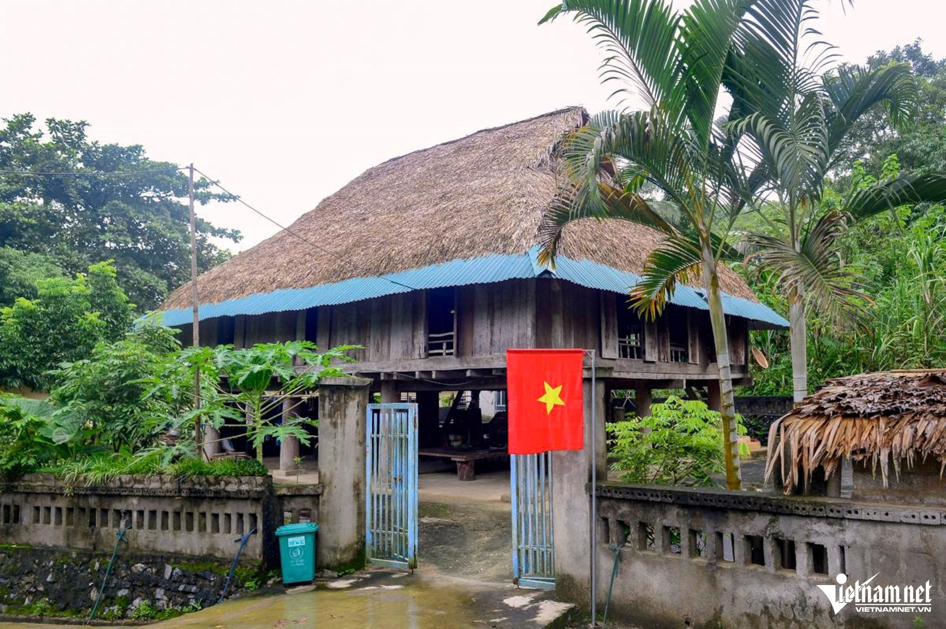 stilt houses2.jpg