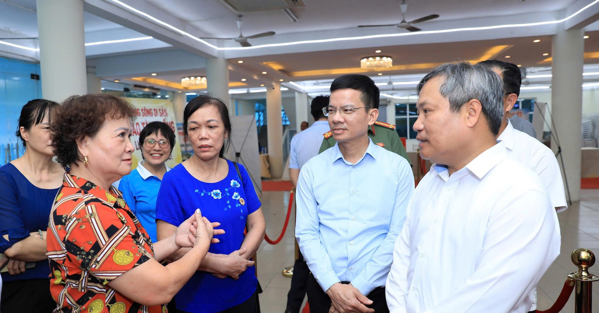 Hanoi consults residents on major Red River redevelopment plan