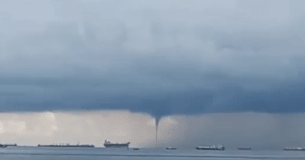 Meteorologist explains rare waterspout off Vung Tau