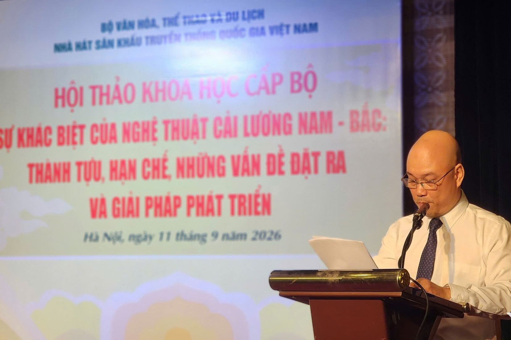 Cai luong faces challenges, needs to go digital: expert