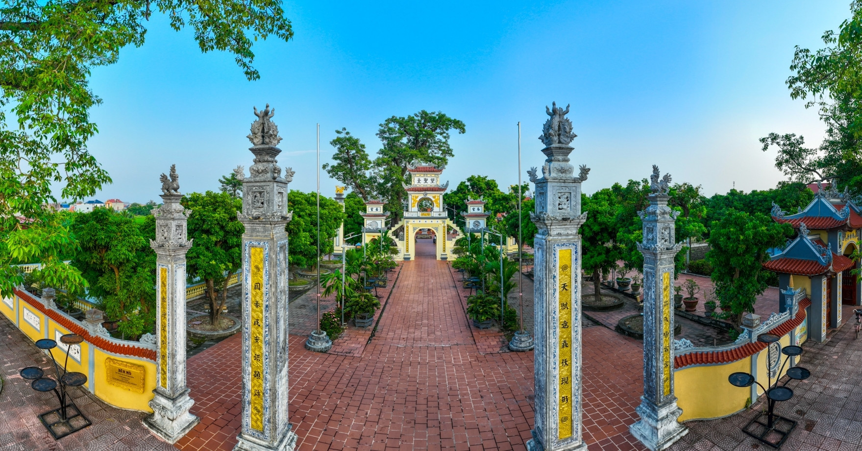 Vietnam temple reveals gold beneath 400-year-old palanquin