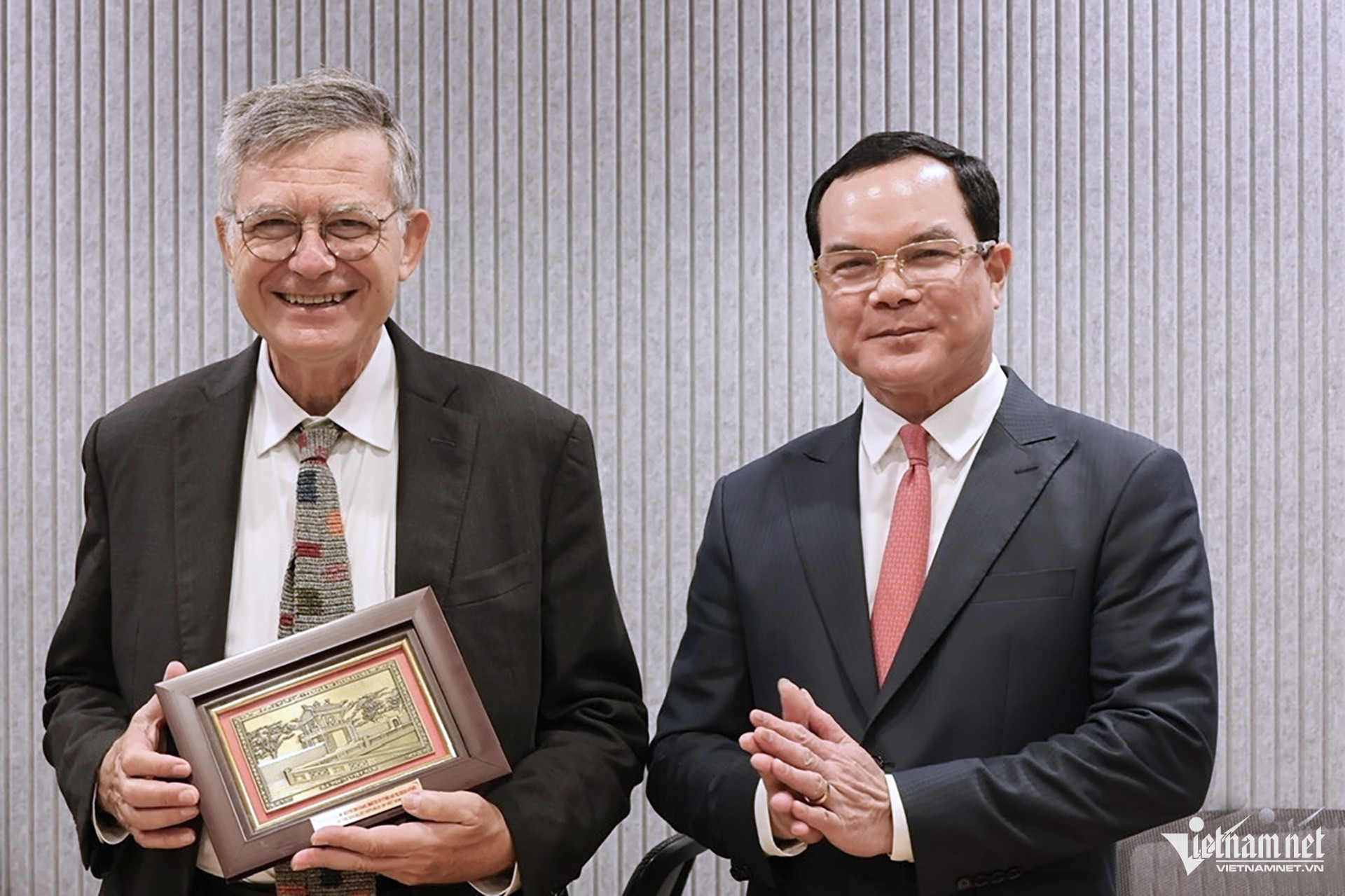 W-w bo truong nguyen dinh khang tang qua bo truong truyen thong paolo ruffini 328.jpg