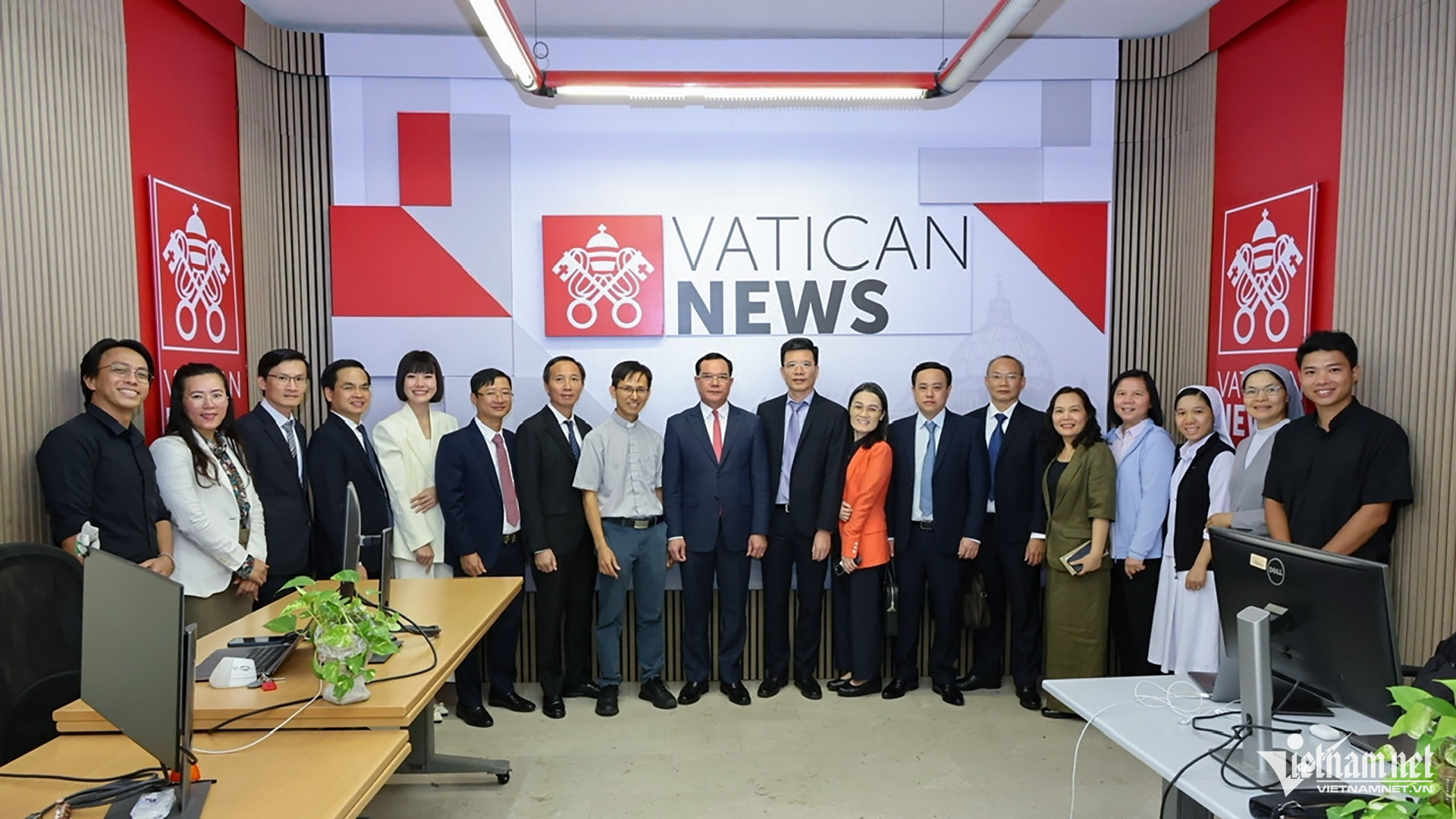 W-w doan cong tac tai vatican news 330.jpg