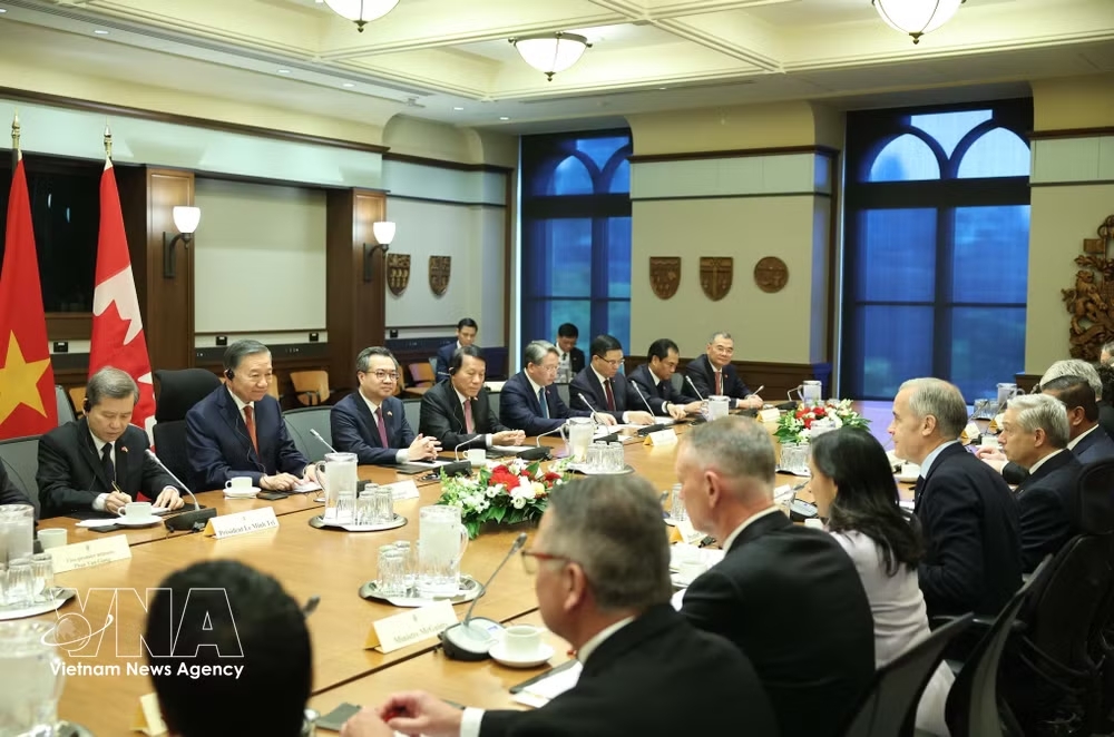 The talks between General Secretary of the Communist Party of Vietnam Central Committee and President To Lam and Canadian Prime Minister Mark Carney in Ottawa on September 24, 2026 (Photo: VNA)