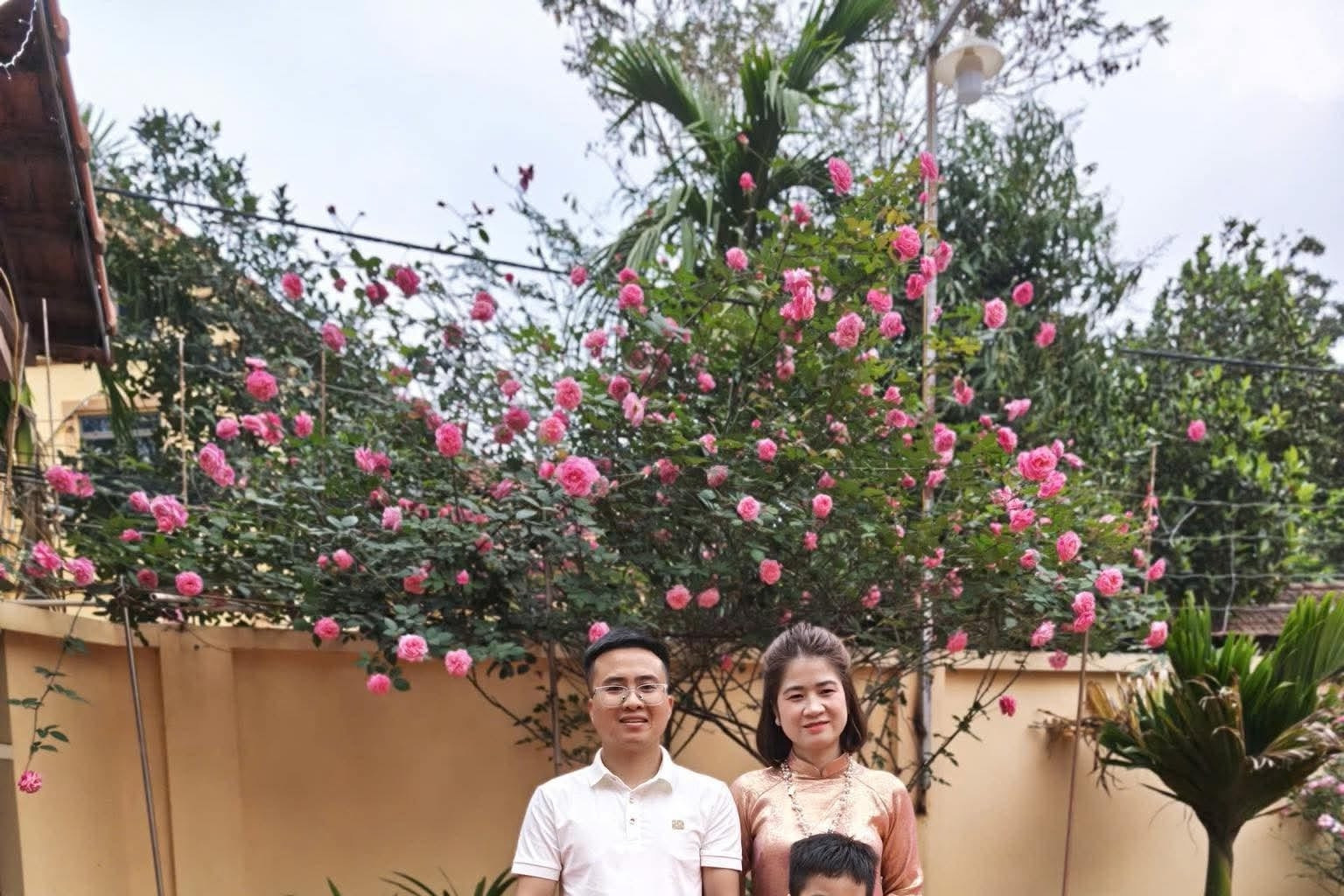 Woman commutes 80km from hometown, saves VND7 million a month