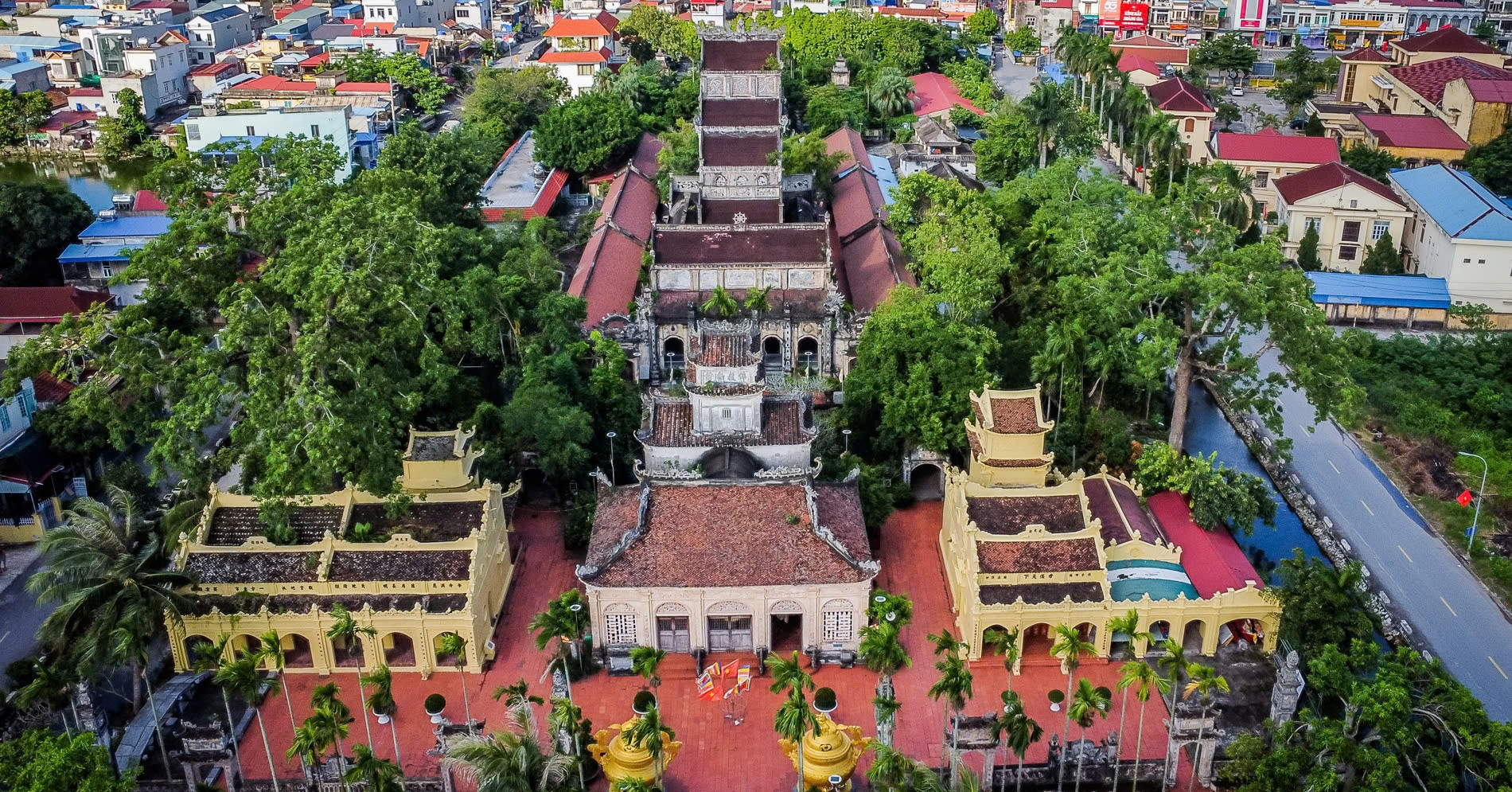 Beyond its striking architecture, a Vietnamese pagoda’s wartime story