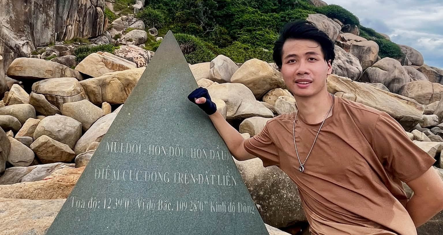 Vietnamese student rides 6,000km across the country on $540