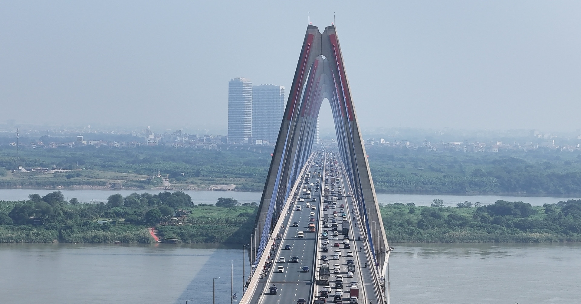 Hanoi’s short-lived bridge signs raise questions over traffic planning