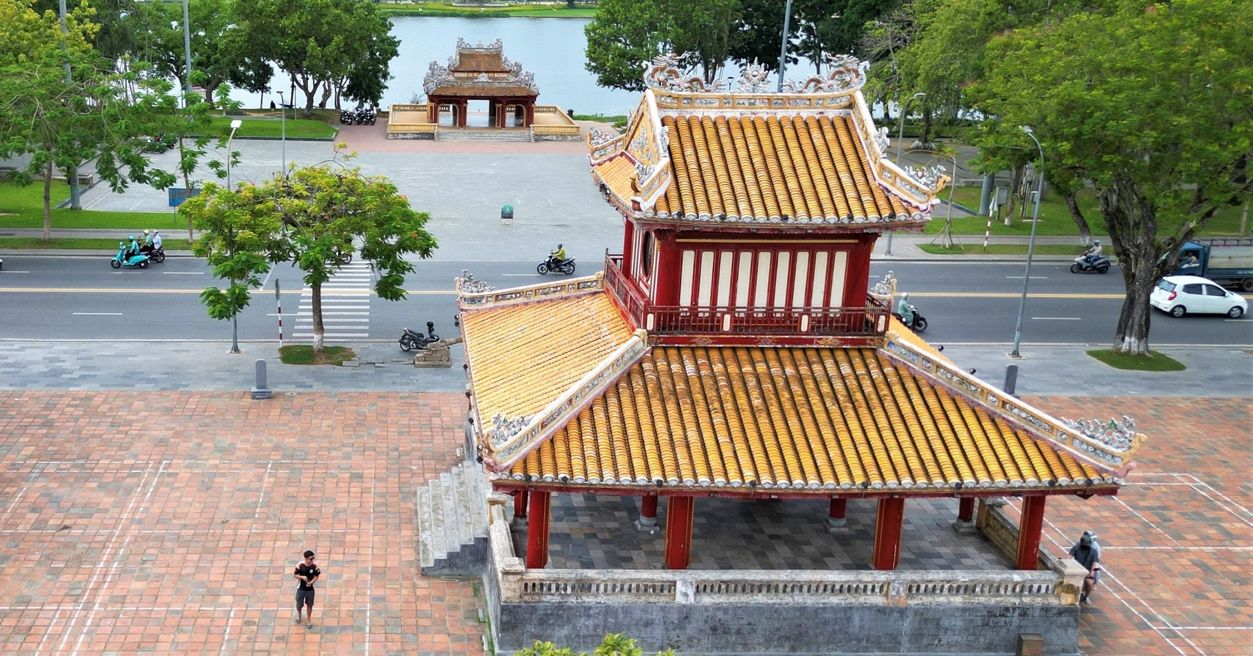 Two century-old Hue landmarks immortalized on a Vietnamese banknote