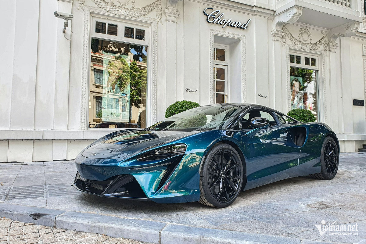 W-McLaren Artura HN 2.jpg