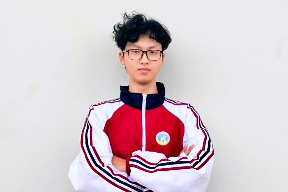 Student with top scores in Math and IELTS chooses literature major