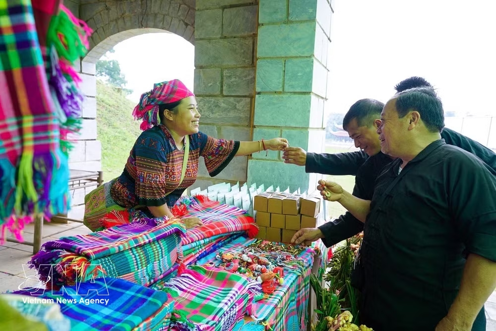 Northern highland market space offers visitors a range of distinctive cultural experiences. (Photo: VNA)