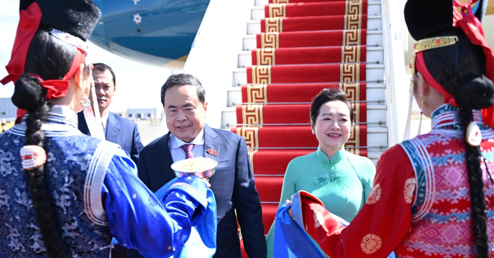 Mongolia welcomes Vietnam’s top legislator with traditional Aaruul