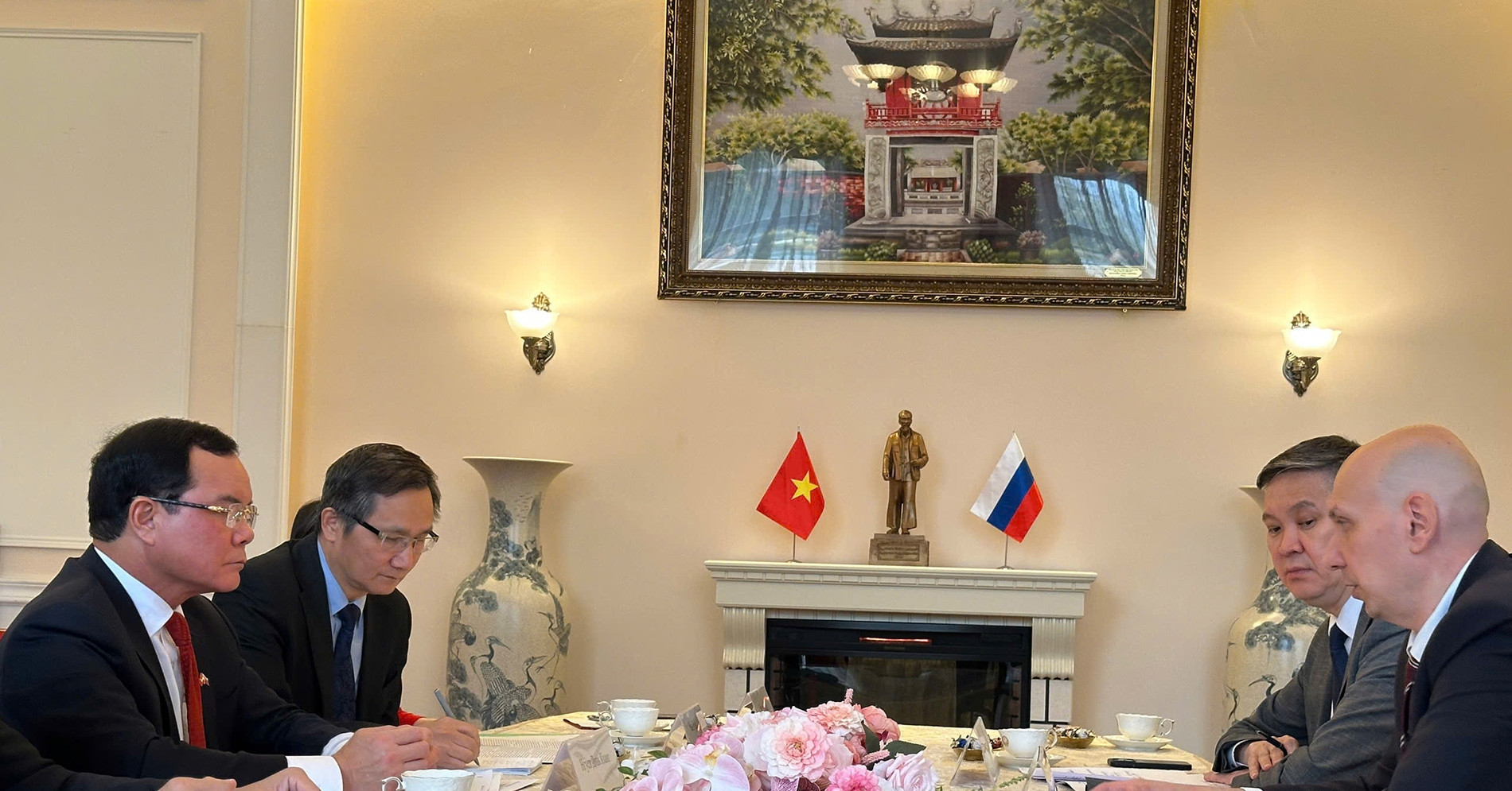 Vietnam, Russia strengthen cooperation on ethnic affairs